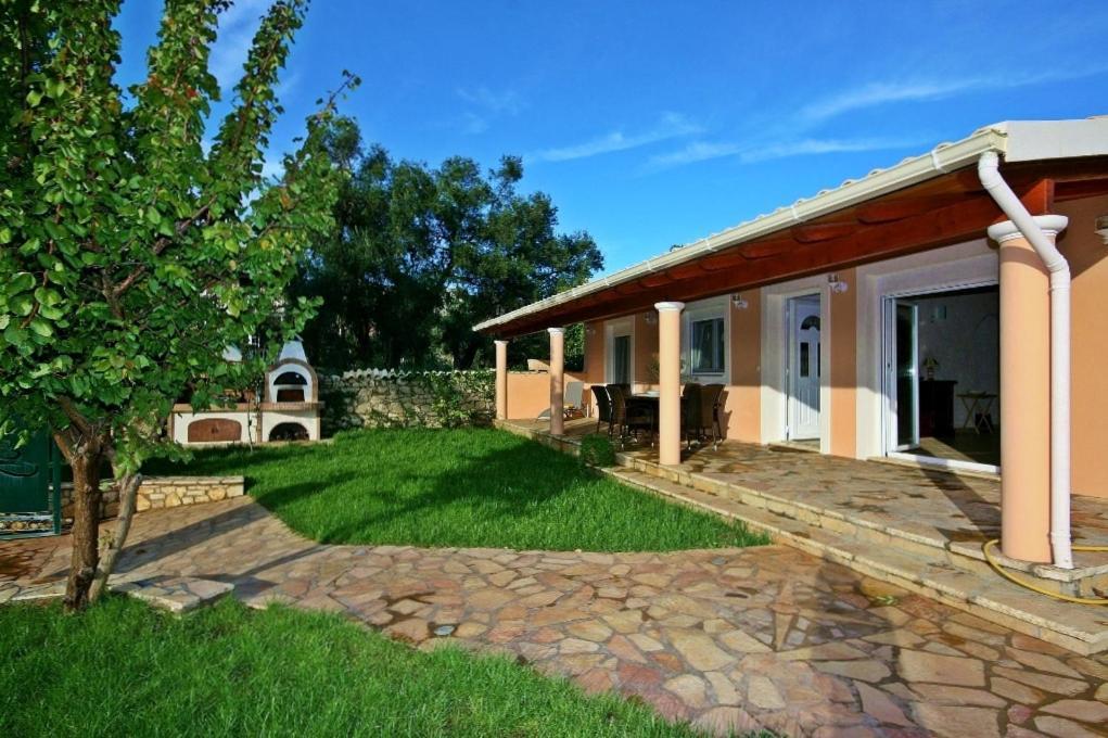 Villa Spiti Ute Makrádes Zewnętrze zdjęcie